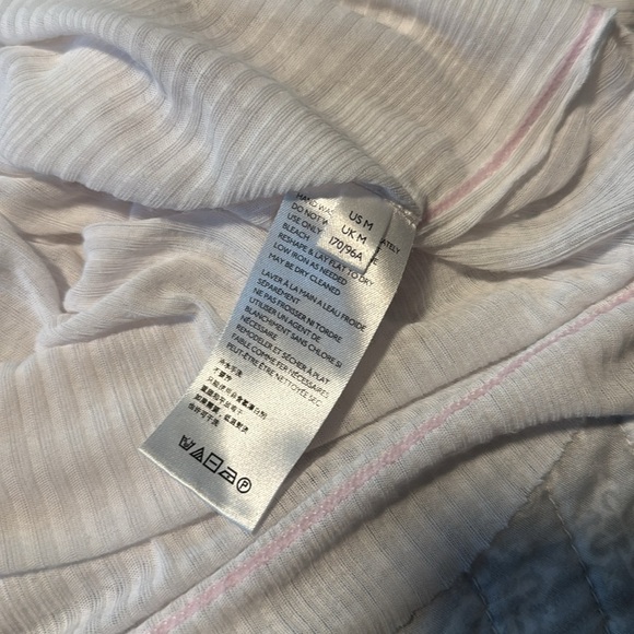 We The Free by Free People Women's White V neck Tee Size Medium - Picture 12 of 12